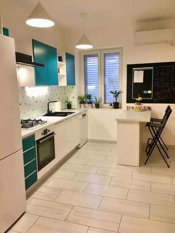 Апартаменти Novoureden Komforni Stan Od 90 M2 S Dvoristem Шибеник Екстер'єр фото