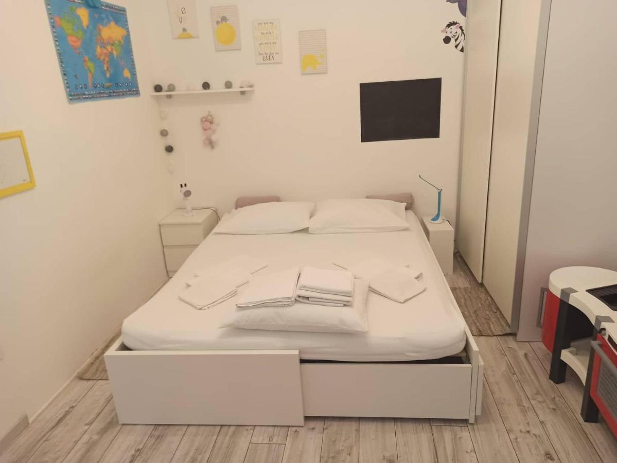 Апартаменти Novoureden Komforni Stan Od 90 M2 S Dvoristem Шибеник Екстер'єр фото