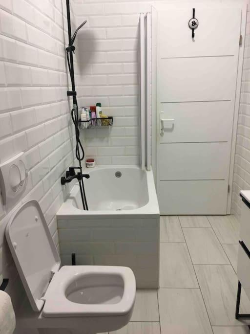 Апартаменти Novoureden Komforni Stan Od 90 M2 S Dvoristem Шибеник Номер фото